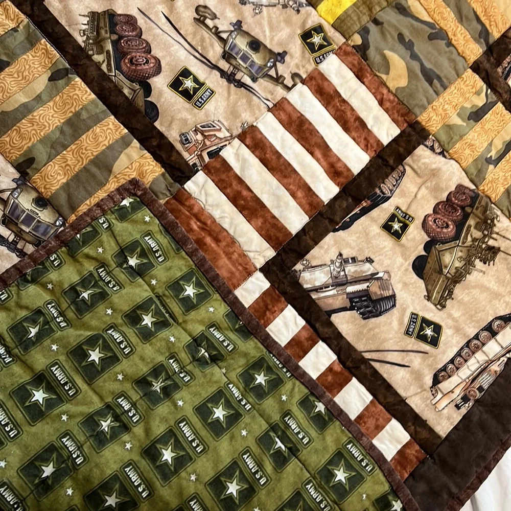 Army Quilt Throw - Picture 3 of 7